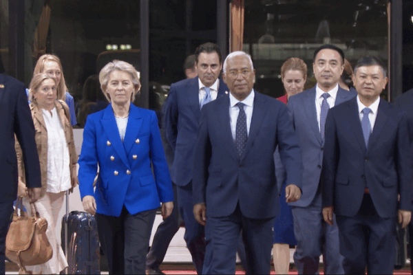 Von der Leyen & Costa Arrive in Beijing for 25th China-EU Summit Von_der_Leyen___Costa_Arrive_in_Beijing_for_25th_China_EU_Summit video poster