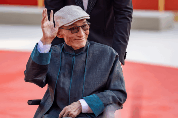Xi Praises 92-Year-Old Actor You Benchang for Joining CPC Xi_Praises_92_Year_Old_Actor_You_Benchang_for_Joining_CPC