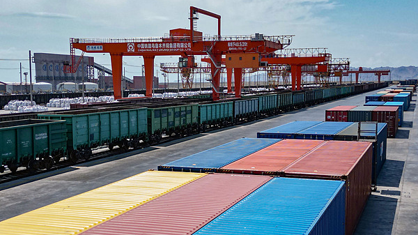Xinjiang Railway Ports Surpass 10,000 China-Europe Freight Trips Xinjiang_Railway_Ports_Surpass_10_000_China_Europe_Freight_Trips