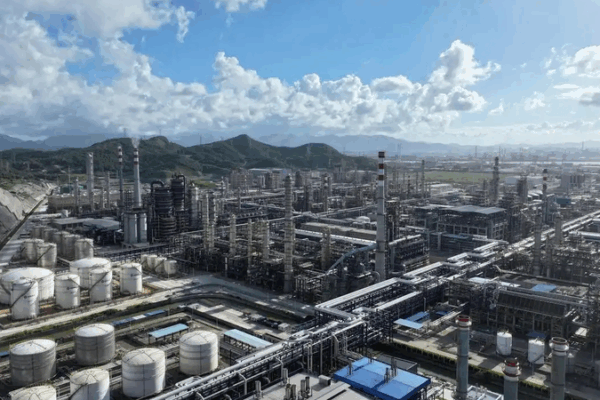 CNOOC Wraps Up $2.9B Refining & Petrochem Hub on the Chinese Mainland CNOOC_Wraps_Up__2_9B_Refining___Petrochem_Hub_on_the_Chinese_Mainland