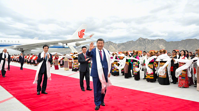 Xi Jinping Lands in Lhasa for Xizang’s 60th Anniversary