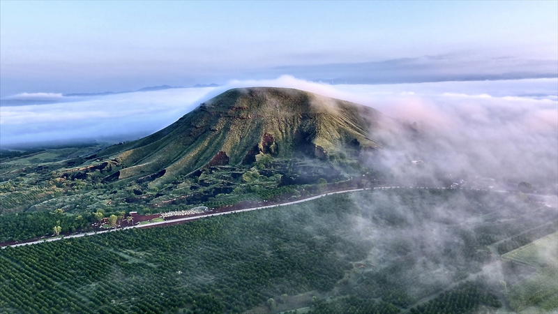Datong Dreamscape: Volcanoes and Temple in the Clouds Datong_Dreamscape__Volcanoes_and_Temple_in_the_Clouds video poster