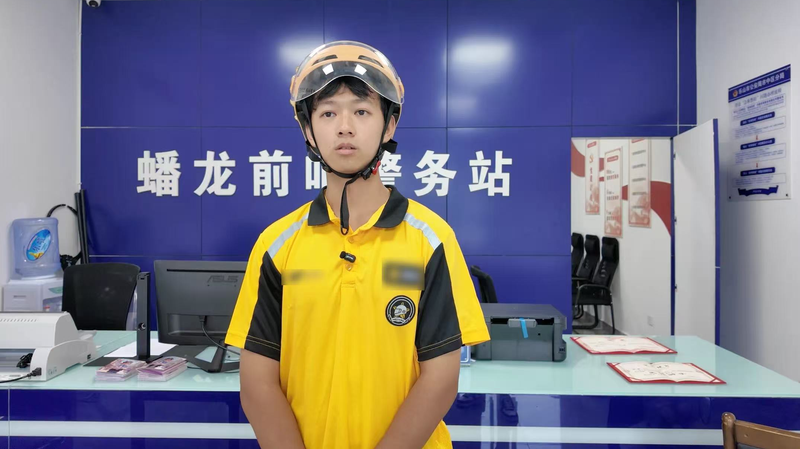 Deliveryman’s Quick Thinking Saves Trapped Woman in Leshan SOS Pillow Incident Deliveryman_s_Quick_Thinking_Saves_Trapped_Woman_in_Leshan_SOS_Pillow_Incident