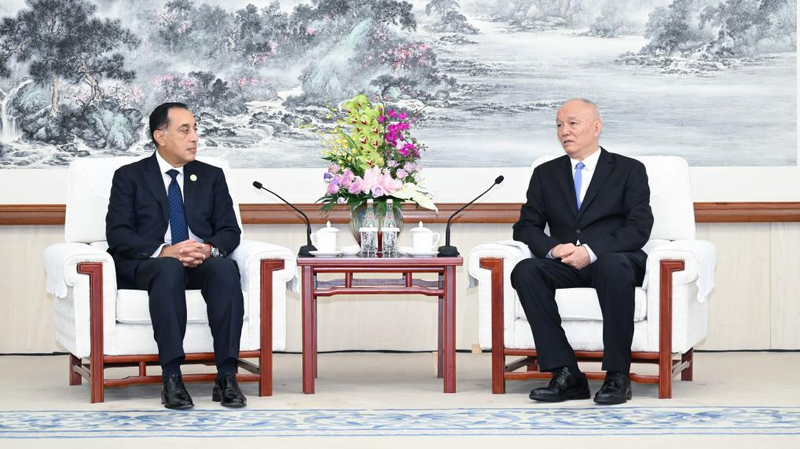Cai Qi Meets Egypt’s PM Madbouly at SCO Summit to Deepen China–Egypt Ties