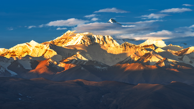 Exploring the Majestic Heights of Mount Qomolangma Exploring_the_Majestic_Heights_of_Mount_Qomolangma video poster