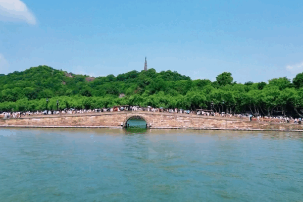 Hangzhou: Bridging History and Future in a ‘Heavenly City’ Hangzhou__Bridging_History_and_Future_in_a__Heavenly_City_ video poster