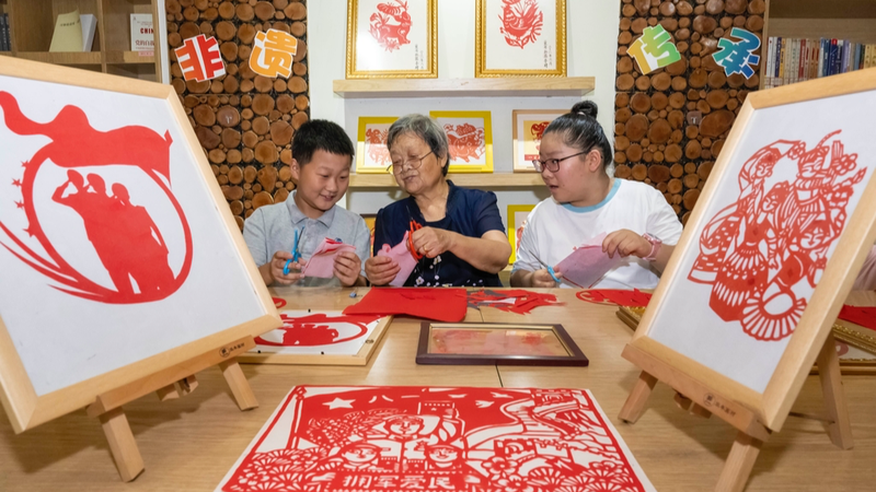 Hefei Paper-Cutting Workshop Honors Army Day Hefei_Paper_Cutting_Workshop_Honors_Army_Day