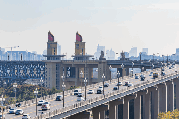 Inside the Nanjing Yangtze River Bridge: A Double-Deck Marvel Inside_the_Nanjing_Yangtze_River_Bridge__A_Double_Deck_Marvel video poster