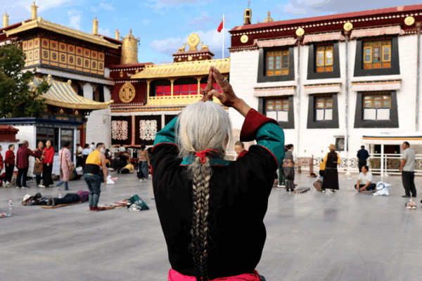 Jokhang Temple in Xizang: 1,300 Years of Faith and Freedom Jokhang_Temple_in_Xizang__1_300_Years_of_Faith_and_Freedom