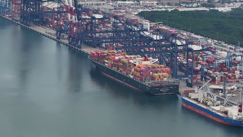 Mexico’s Trade Surplus with US Hits Record High Amid Rising Exports Mexico_s_Trade_Surplus_with_US_Hits_Record_High_Amid_Rising_Exports video poster