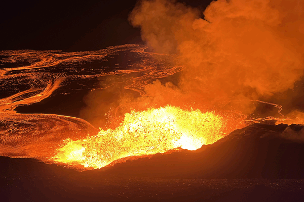 Mount Kilauea Spews 30m Lava Arc in Spectacular Eruption Mount_Kilauea_Spews_30m_Lava_Arc_in_Spectacular_Eruption video poster