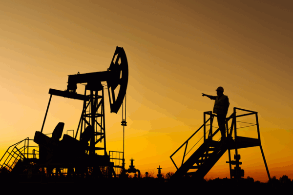 Oil Prices Dip as IEA Forecasts Supply Surge Ahead of US-Russia Summit Oil_Prices_Dip_as_IEA_Forecasts_Supply_Surge_Ahead_of_US_Russia_Summit