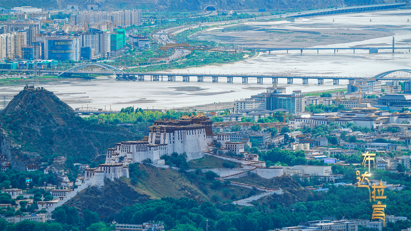 Potala_Palace_Through_the_Seasons__A_1_300_Year_Journey_at_3_700m