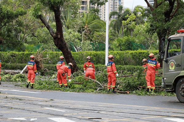 Public Transport Resumes in South China as Typhoon Kajiki Weakens Public_Transport_Resumes_in_South_China_as_Typhoon_Kajiki_Weakens