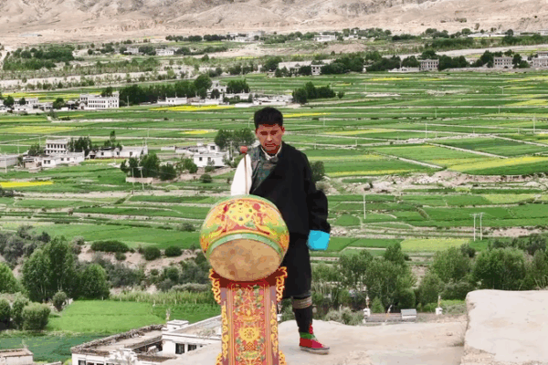 Sechu Dorje Revives Tibetan Drum with Modern Beats Sechu_Dorje_Revives_Tibetan_Drum_with_Modern_Beats video poster