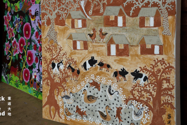 Self-Taught Bai Artists Blend Soil and Embroidery in Dali Self_Taught_Bai_Artists_Blend_Soil_and_Embroidery_in_Dali