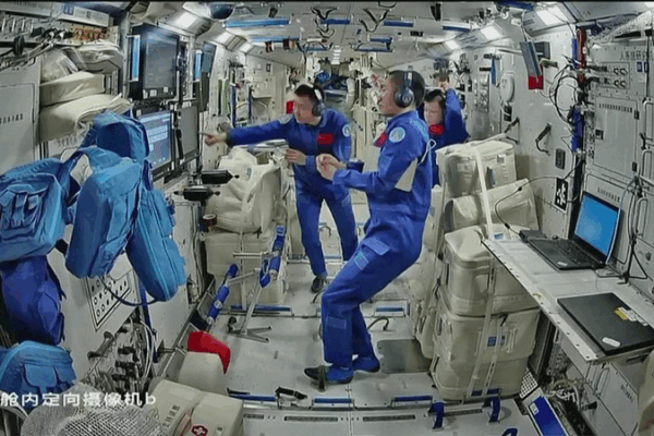 Shenzhou-20 Crew Advances Space Science Experiments in Orbit Shenzhou_20_Crew_Advances_Space_Science_Experiments_in_Orbit