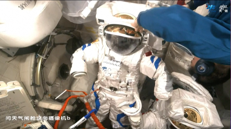 Shenzhou-20 Crew Readies Third Spacewalk with New Spacesuits Shenzhou_20_Crew_Readies_Third_Spacewalk_with_New_Spacesuits