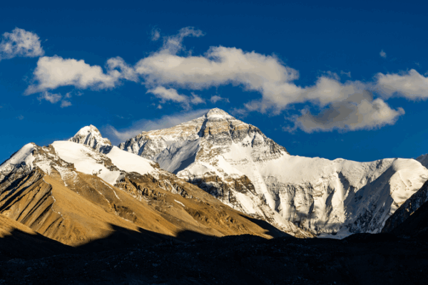 Soaring to New Heights: Exploring the Majesty of Mount Qomolangma Soaring_to_New_Heights__Exploring_the_Majesty_of_Mount_Qomolangma video poster