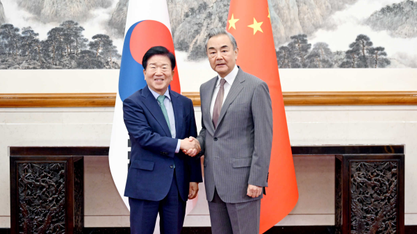 Strengthening Ties: Wang Yi Meets ROK Envoy on 33rd Anniversary Strengthening_Ties__Wang_Yi_Meets_ROK_Envoy_on_33rd_Anniversary