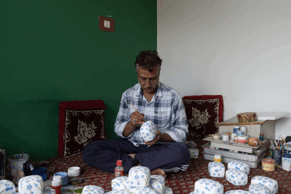 US 50% Tariff Threatens Handicrafts in Kashmir US_50__Tariff_Threatens_Handicrafts_in_Kashmir