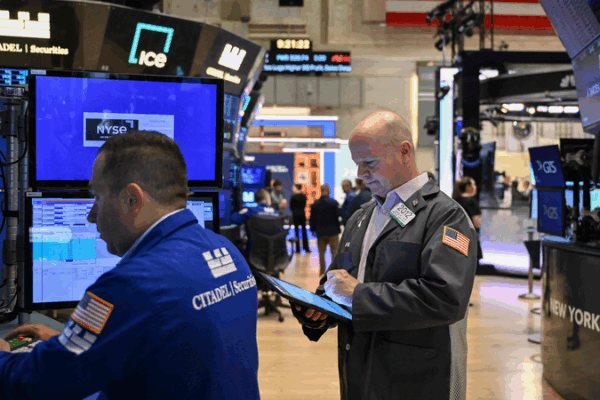 US Stocks Slip as Tariff Deadline Looms US_Stocks_Slip_as_Tariff_Deadline_Looms