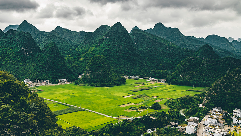 Wanfenglin_Scenic_Area__Unveiling_the_Karst_Wonder_of_southwest_China_poster - My Global News: Voices of a New Era Wanfenglin_Scenic_Area__Unveiling_the_Karst_Wonder_of_southwest_China video poster