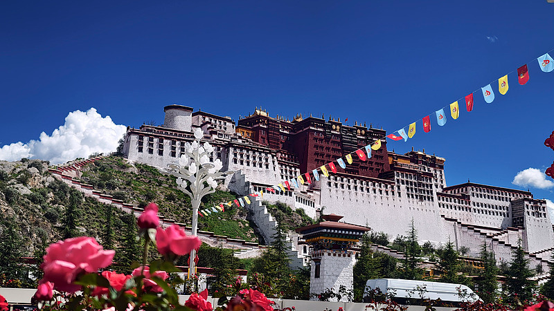 Xi_Jinping_Celebrates_60_Years_of_Xizang_Autonomous_Region_at_Cultural_Gala