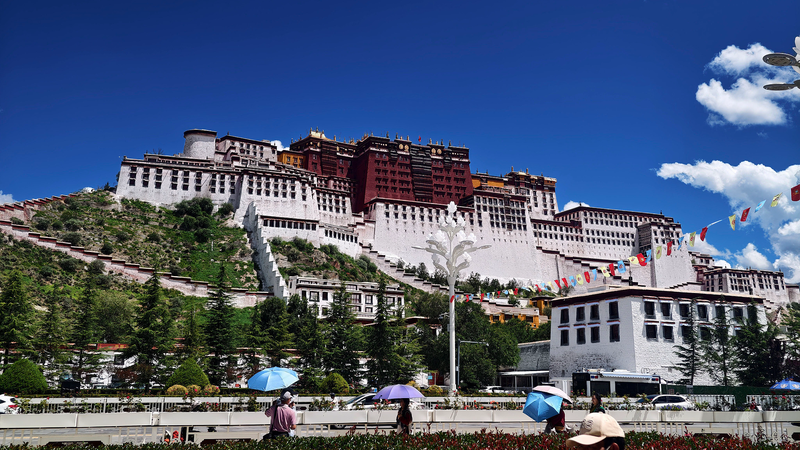 Xi_in_Lhasa_to_Celebrate_Xizang_Autonomous_Region_s_60th_Anniversary