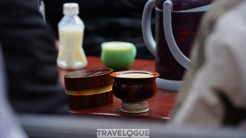 Xizang_Tea_Houses__Personalized_Cups_and_Homemade_Tsampa_Traditions - My Global News: Voices of a New Era Xizang_Tea_Houses__Personalized_Cups_and_Homemade_Tsampa_Traditions