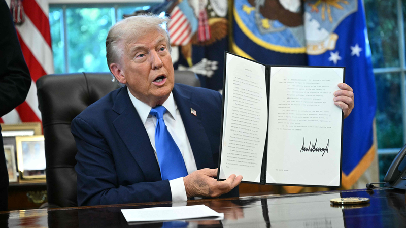 Trump’s H-1B Crackdown Upends Indian IT’s Global Playbook Trump’s H-1B Crackdown Upends Indian IT’s Global Playbook