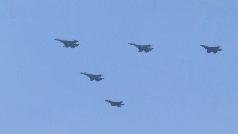 China_s_J_35_Stealth_Fighter_Makes_Public_Debut video poster