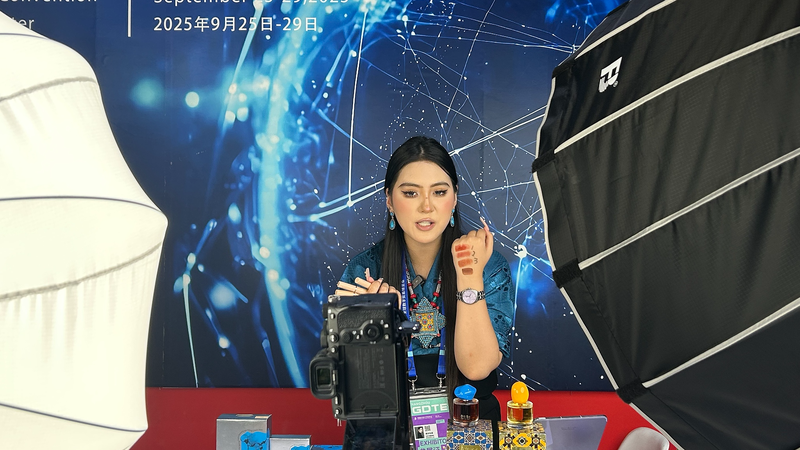 Digital Trade Breaks Barriers at Hangzhou Expo Digital_Trade_Breaks_Barriers_at_Hangzhou_Expo