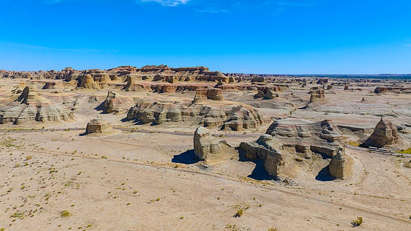 Heroic Beauty: Yardang Landforms Unveiled at Qijian Viewing Platform Heroic_Beauty__Yardang_Landforms_Unveiled_at_Qijian_Viewing_Platform video poster