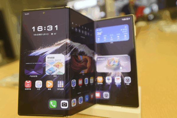 Huawei Mate XTs Trifold Launch Marks Kirin Chip Return Huawei_Mate_XTs_Trifold_Launch_Marks_Kirin_Chip_Return