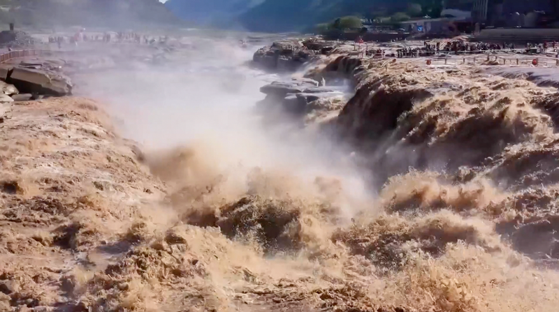Hukou Waterfall Unveils ‘Golden Waves Crashing on Shore’ Spectacle Hukou_Waterfall_Unveils__Golden_Waves_Crashing_on_Shore__Spectacle video poster