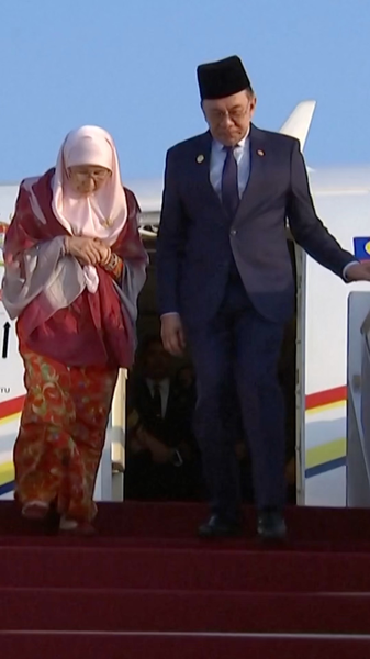 Malaysian PM Anwar Ibrahim Arrives in Tianjin for SCO Summit 2025 Malaysian_PM_Anwar_Ibrahim_Arrives_in_Tianjin_for_SCO_Summit_2025 video poster