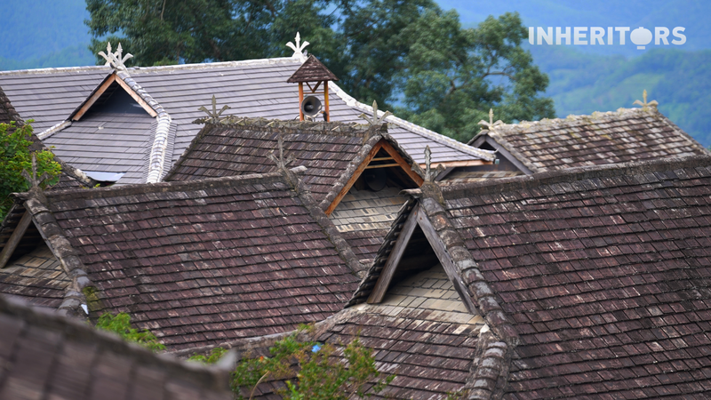 Jingmai Mountain’s Roof Art: Blang Tea Leaves and Dai Ox Horns Jingmai Mountain’s Roof Art: Blang Tea Leaves and Dai Ox Horns