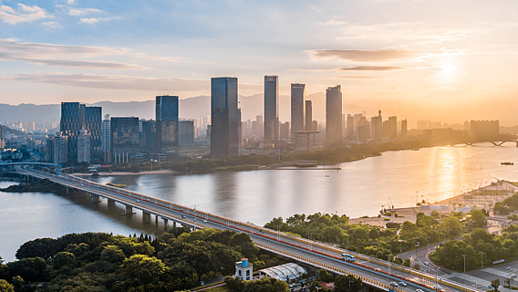 Live Tour: Encountering Fuzhou’s Banyan Trees and River-Sea Charm Live Tour: Encountering Fuzhou’s Banyan Trees and River-Sea Charm video poster