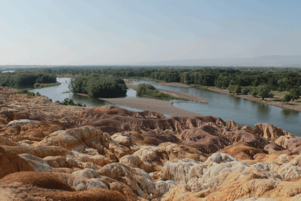 Wucaitan’s Rainbow Rocks: Xinjiang’s Five-Colored Beach Wucaitan’s Rainbow Rocks: Xinjiang’s Five-Colored Beach