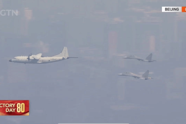 Air Echelons Soar Over Tian’anmen Square in Beijing’s V-Day Parade Air Echelons Soar Over Tian’anmen Square in Beijing’s V-Day Parade