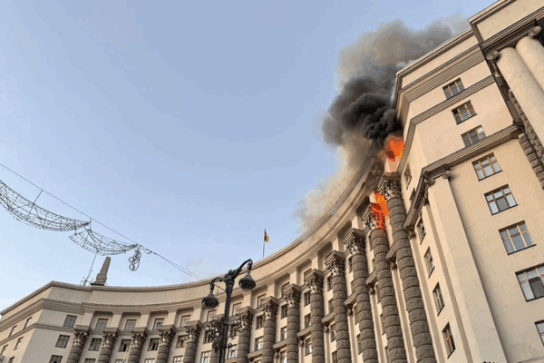 Massive Overnight Air Assault Sparks Fire in Kyiv’s Government Building Massive Overnight Air Assault Sparks Fire in Kyiv’s Government Building