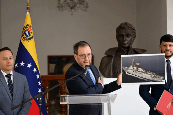 Venezuela accuses U.S. destroyer of illegally intercepting fishing vessel Venezuela_accuses_U_S__destroyer_of_illegally_intercepting_fishing_vessel