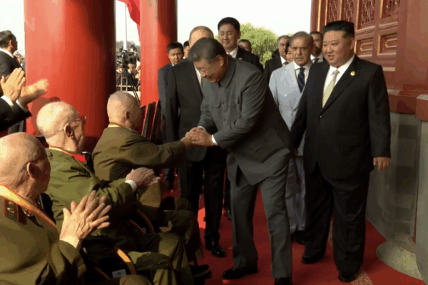 Xi Jinping Honors Veterans at Tian’anmen Rostrum Ahead of 80th Anniversary Xi_Jinping_Honors_Veterans_at_Tian_anmen_Rostrum_Ahead_of_80th_Anniversary video poster