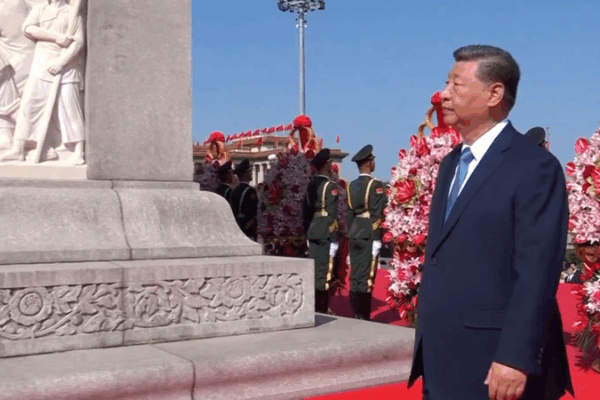 Xi Jinping Leads Martyrs’ Day Tribute at Monument to the People’s Heroes Xi_Jinping_Leads_Martyrs__Day_Tribute_at_Monument_to_the_People_s_Heroes video poster