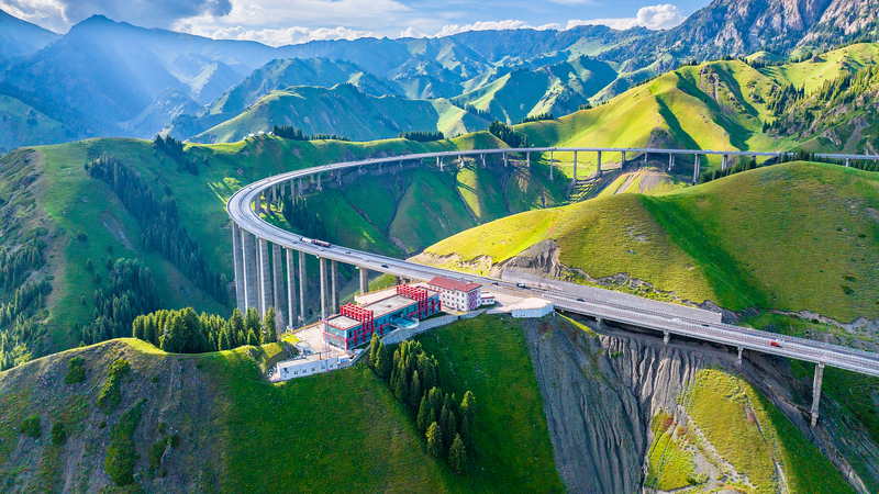 Xinjiang’s Transformation: From Silk Road Hub to Industrial Powerhouse Xinjiang’s Transformation: From Silk Road Hub to Industrial Powerhouse