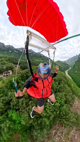 Wingsuit Ace Zhang Shupeng Soars from World’s Tallest Bridge video poster
