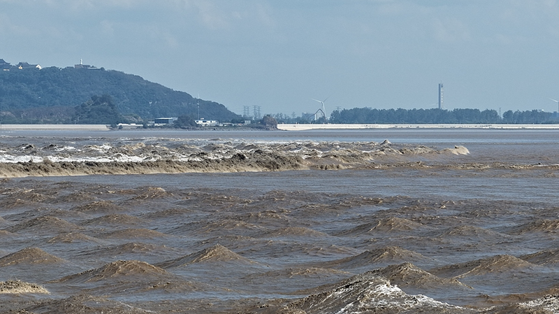 2025 Qiantang River Tidal Bore Roars on October 9 2025_Qiantang_River_Tidal_Bore_Roars_on_October_9 video poster