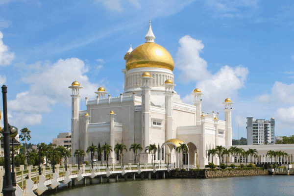 Brunei’s Omar Ali Saifuddien Mosque Shines in APEC Stories Brunei’s Omar Ali Saifuddien Mosque Shines in APEC Stories