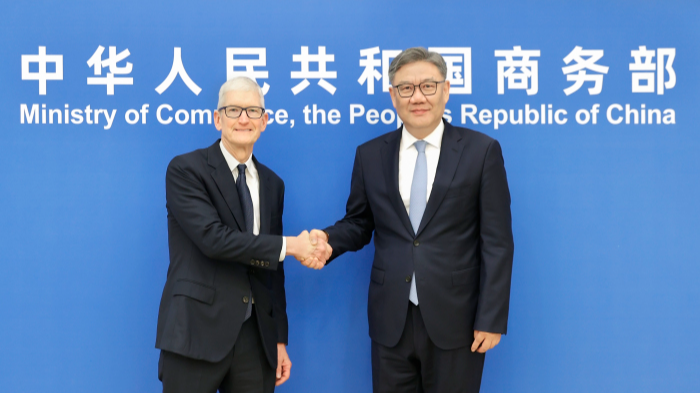 China’s Commerce Minister Meets Apple’s Tim Cook to Bolster Trade China’s Commerce Minister Meets Apple’s Tim Cook to Bolster Trade
